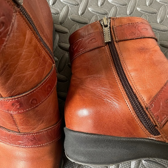 Leather Ankle boots with inside zippers and floral patterns - Picture 11 of 14